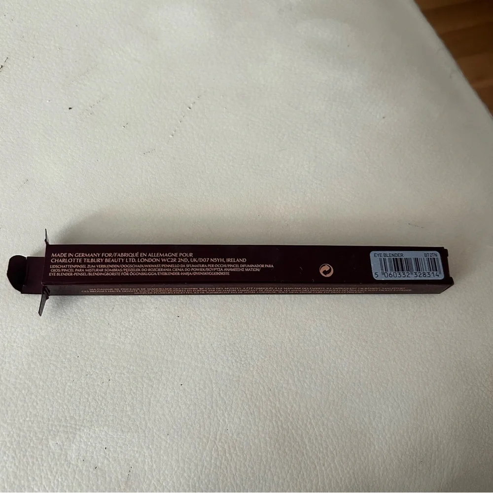 Charlotte tilbury eye blender brush - Picture 3 of 3